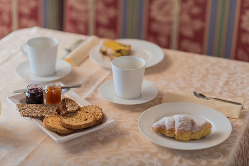 Hotel Garni Hochgruber Брунико Экстерьер фото