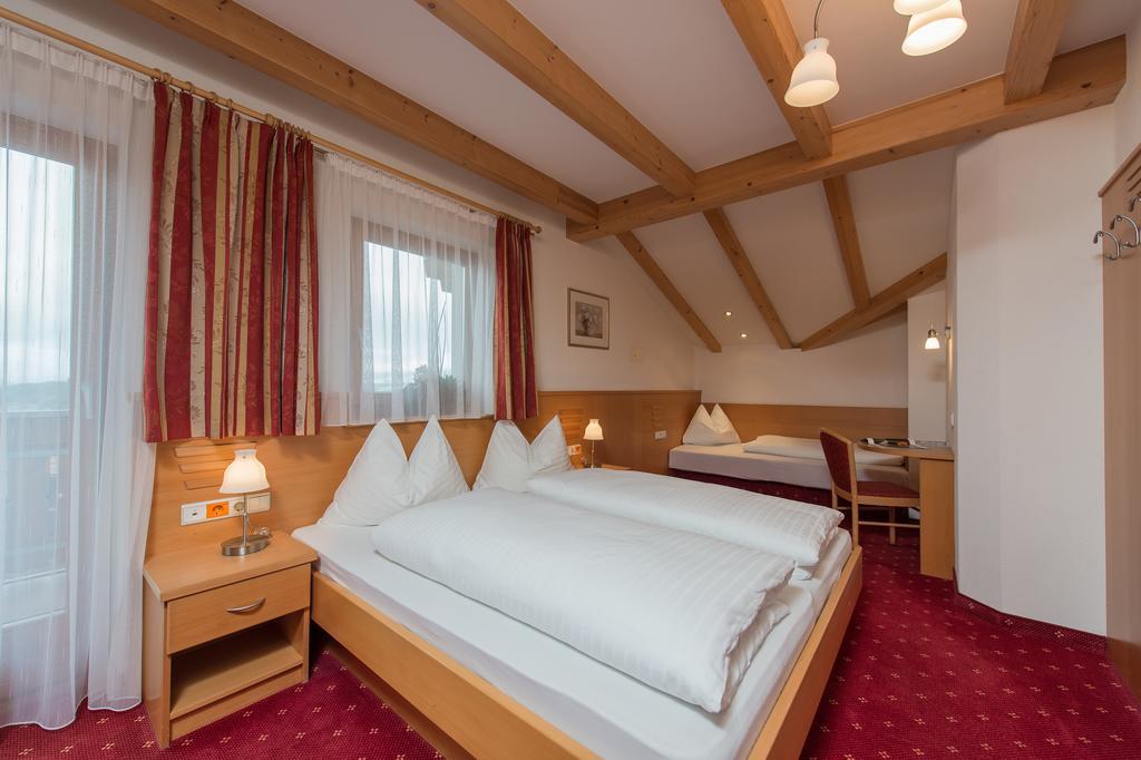 Hotel Garni Hochgruber Брунико Номер фото