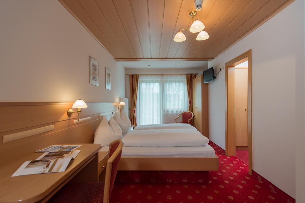 Hotel Garni Hochgruber Брунико Номер фото