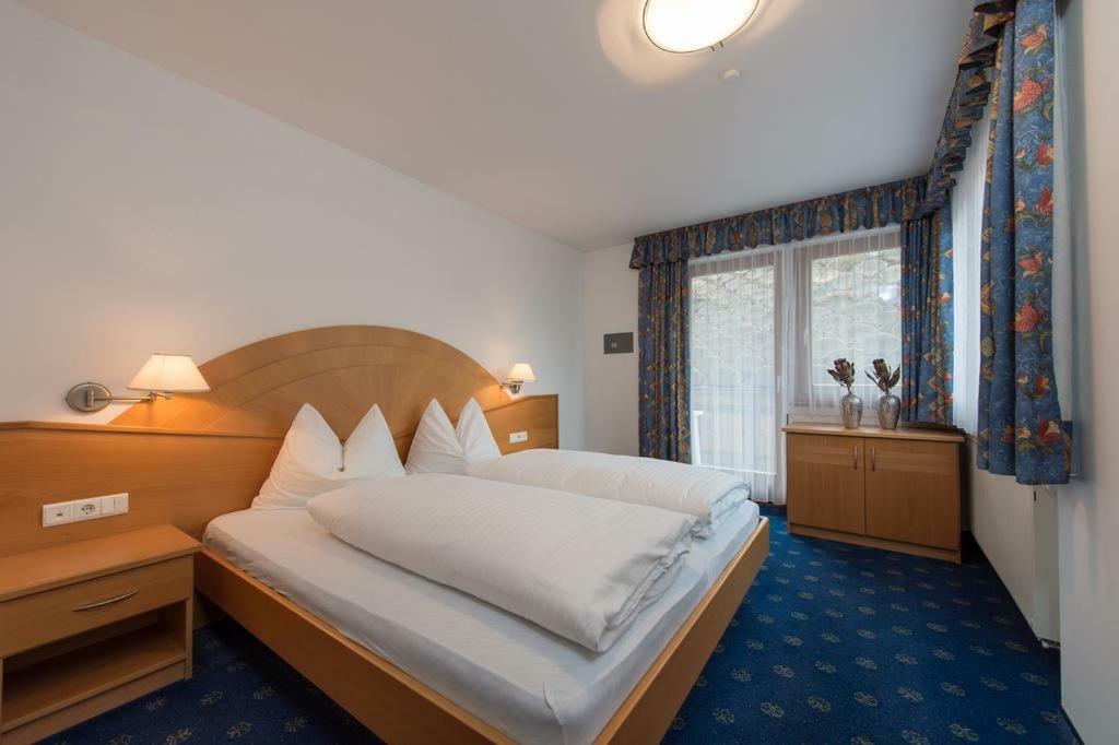 Hotel Garni Hochgruber Брунико Экстерьер фото